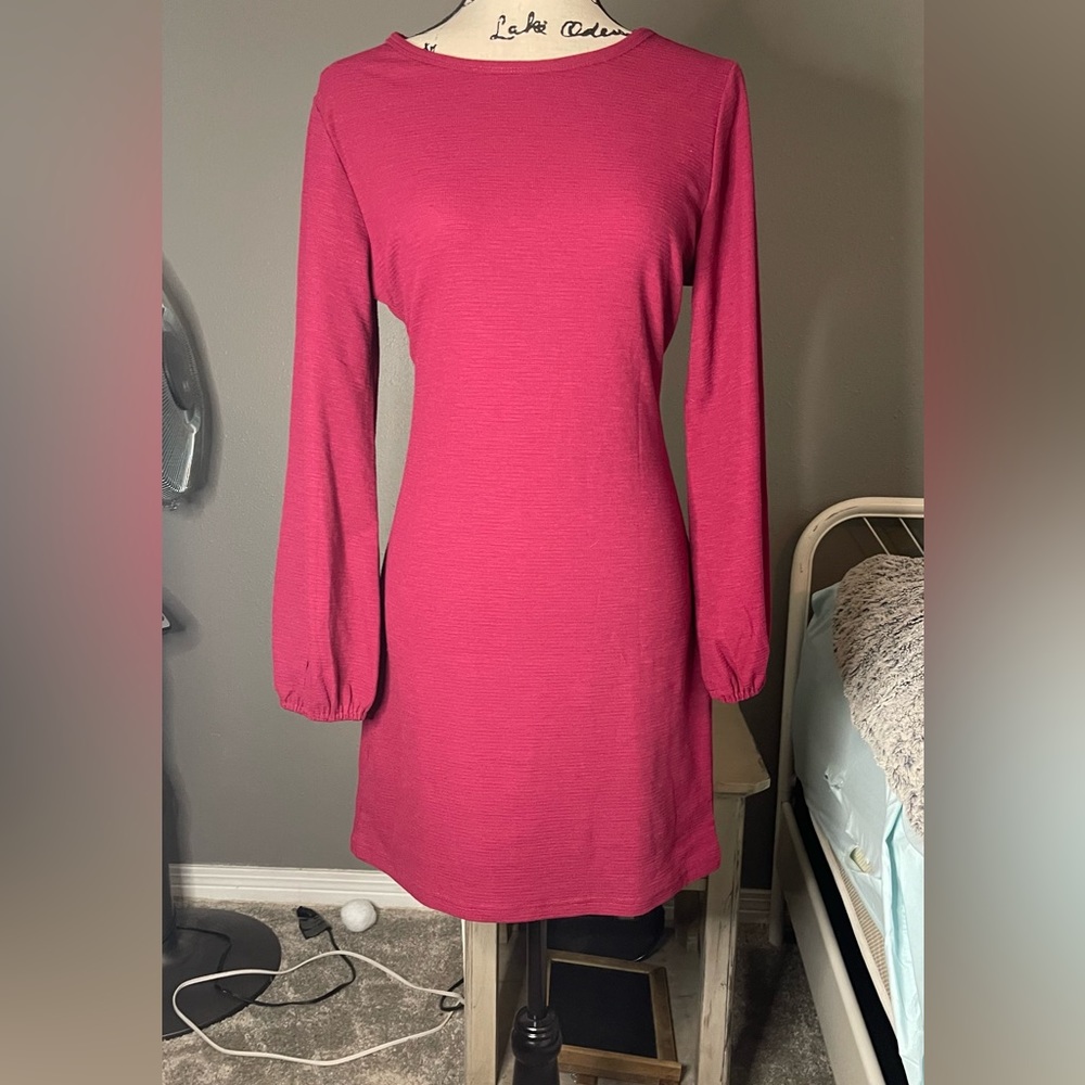 NWT Beautiful Burgundy Dress with long sleeve and tie waist in size Medium! - Picture 4 of 10